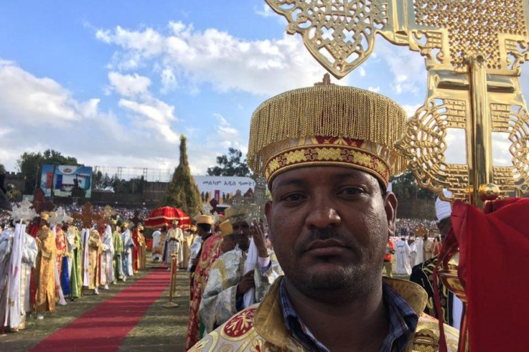 Ethiopia’s Meskel festival: Bonfires, robes and crosses – BBC